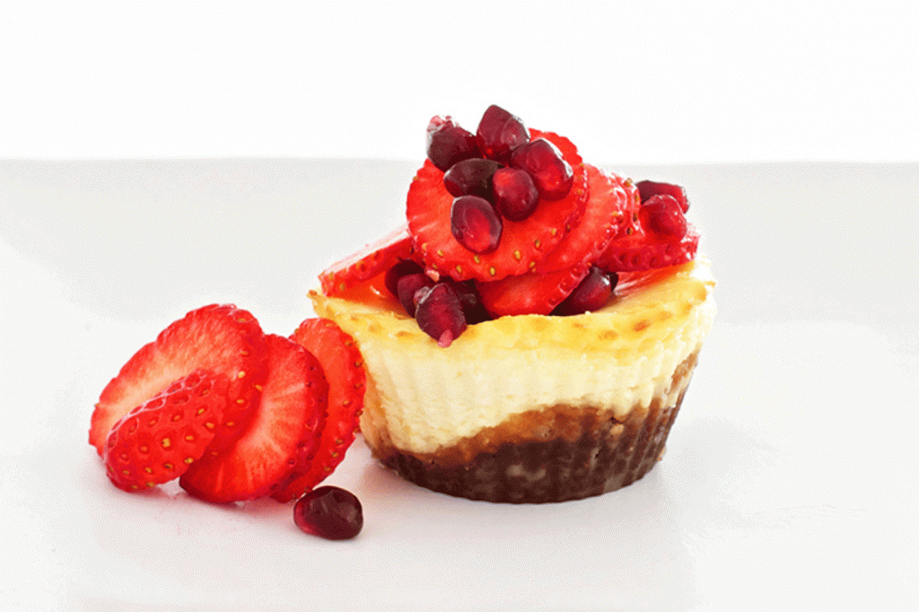 Mini-Baked-Cheesecakes-with-berries